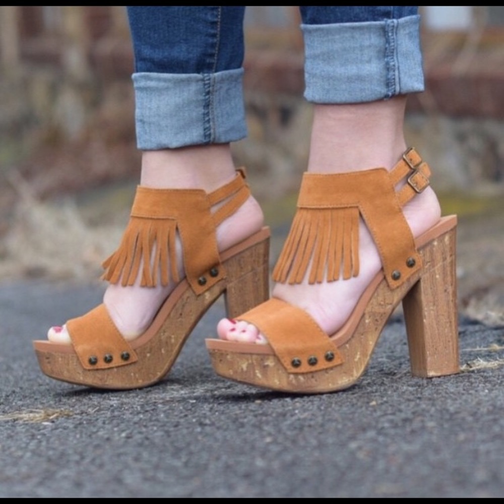 Chunky heel with fringe